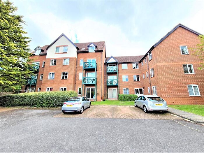 2 Bedroom Flat To Rent In Admirals Court, Rose Kiln Lane, Reading, RG1
