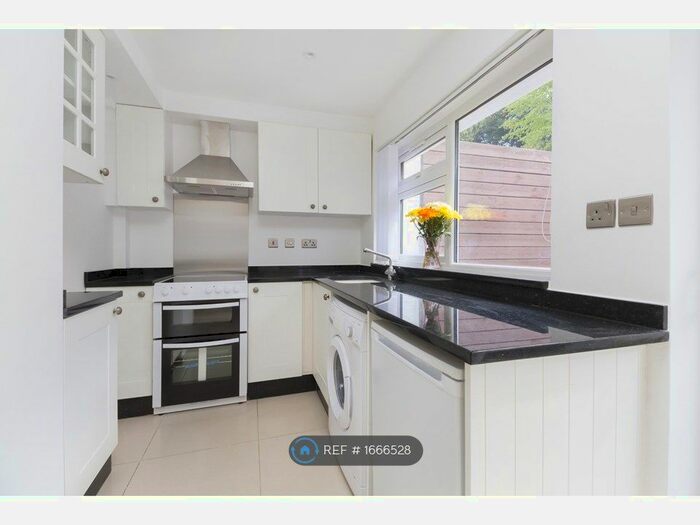 1 Bedroom Flat To Rent In Calmont Road, Bromley, BR1