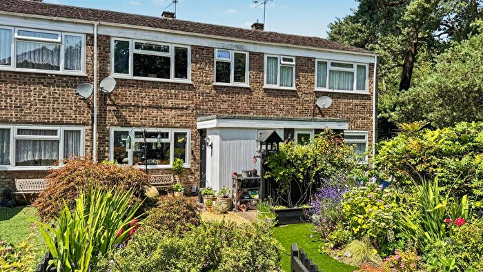 3 Bedroom Terraced House For Sale In Pinewood Park, Farnborough, GU14