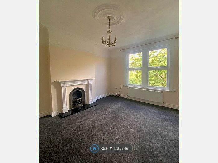 3 Bedroom Flat To Rent In Station Road, Westcliff-On-Sea, SS0