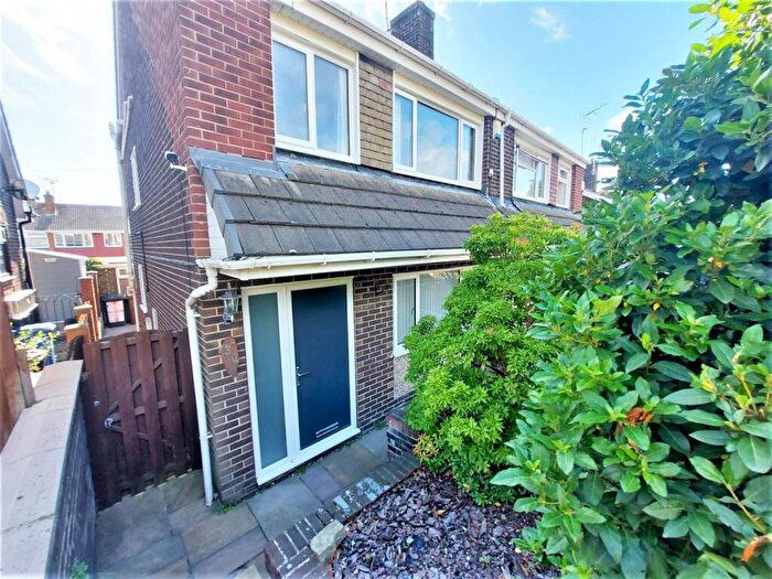 4 Bedroom Semi-Detached House To Rent In Greengate Lane, Sheffield, S35