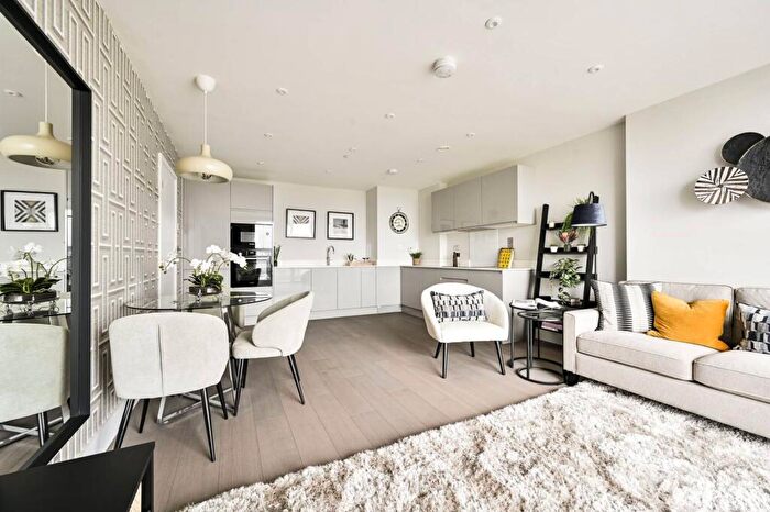 2 Bedroom Flat For Sale In Vision Point, Battersea, SW11