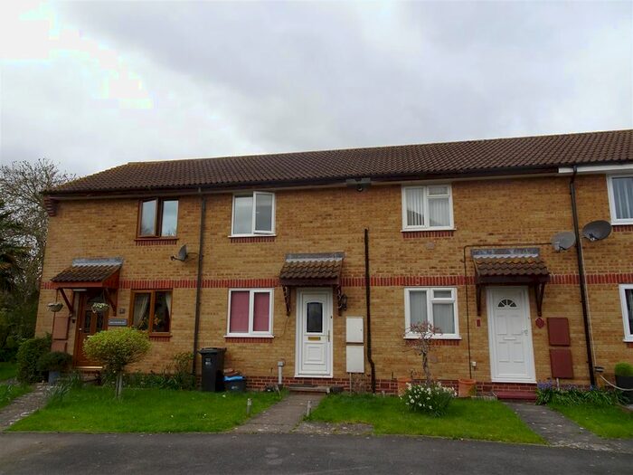 2 Bedroom Property To Rent In Semington Close, Taunton, TA1