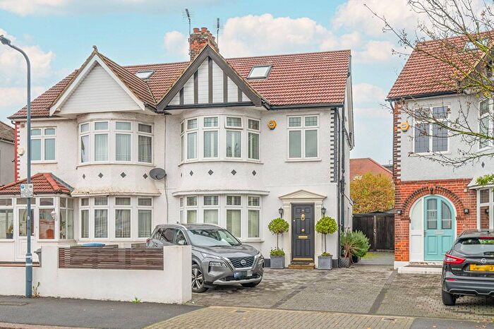 5 Bedroom Semi-detached House To Rent In Lennox Gardens, Gladstone Park, London, NW10