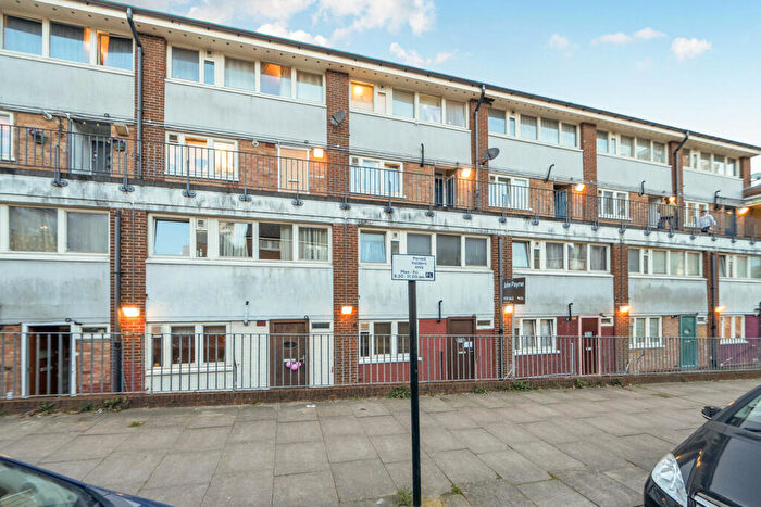 3 Bedroom Maisonette For Sale In Robert Street, Woolwich, SE18