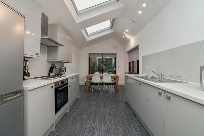 5 Bedroom Detached House To Rent In Broadgate, Beeston, Nottingham, NG9