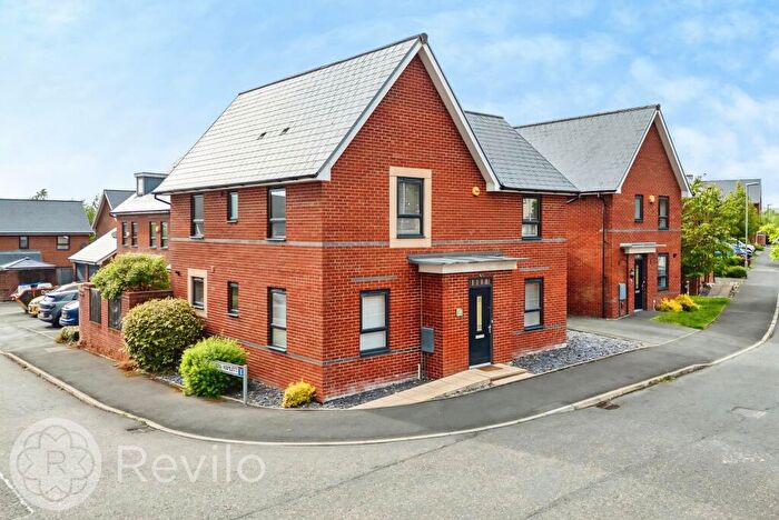 4 Bedroom Detached House For Sale In Charlton Street, Rochdale, OL11