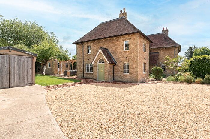 2 Bedroom Cottage For Sale In Station Road, Oakley, Bedfordshire, MK43