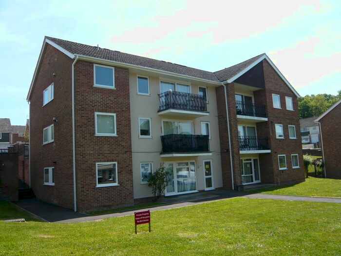 2 Bedroom Flat To Rent In Robin Way, Tilehurst RG31