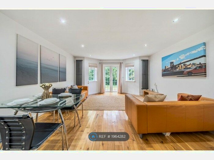 2 Bedroom Flat To Rent In Fairfield Road, Uxbridge, UB8