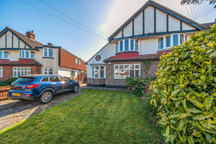 3 Bedroom Semi Detached House For Sale In Park Avenue, Orpington, BR6