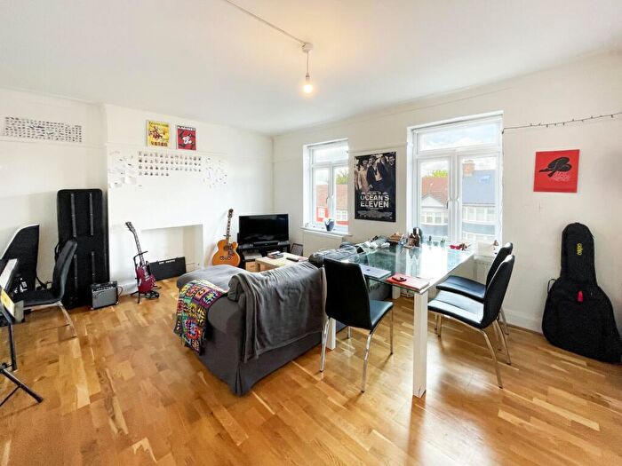 3 Bedroom Flat To Rent In All Souls Avenue, Kensal Rise, NW10