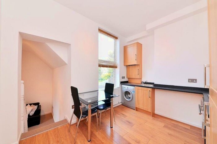 2 Bedroom Apartment To Rent In Carlyle Court, Edgbaston, B16