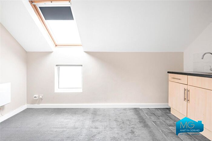 1 Bedroom Apartment To Rent In High Street, High Barnet, Hertfordshire, EN5