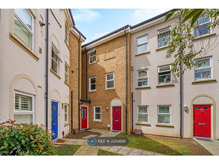 2 Bedroom Maisonette To Rent In Rothwell Court, Bromley, BR1