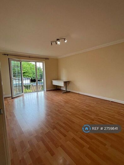 2 Bedroom Flat To Rent In Crofton Way, Enfield, EN2