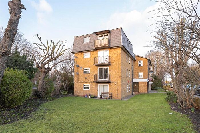 2 Bedroom Apartment For Sale In New Wanstead, Wanstead, E11