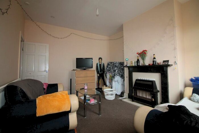 3 Bedroom House To Rent In Hall Grove, Hyde Park, Leeds, LS6