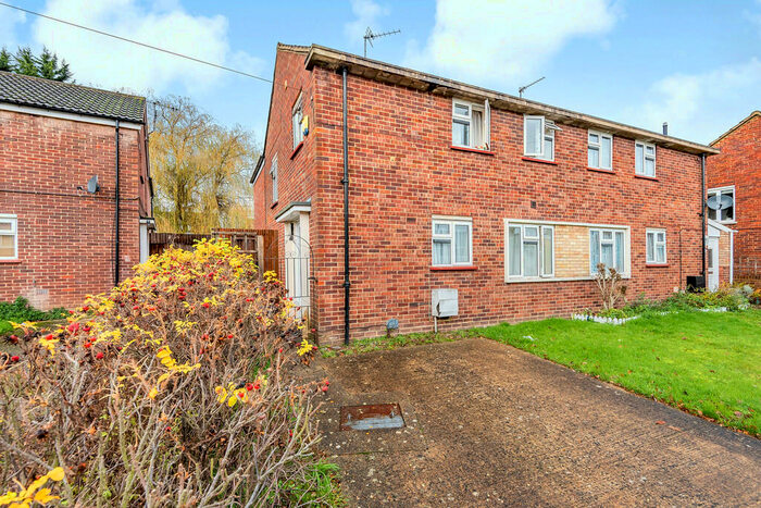 4 Bedroom Semi-Detached House To Rent In Cabell Road, Guildford, GU2
