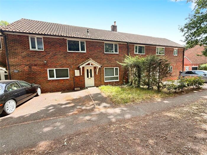 2 Bedroom Apartment For Sale In Hollybush Lane, Burghfield Common, Reading, RG7