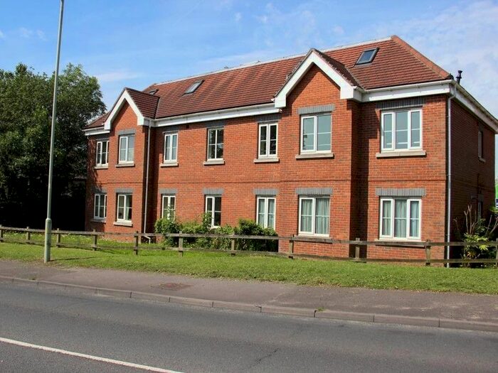 2 Bedroom Flat To Rent In Pound Road, Southampton, SO31