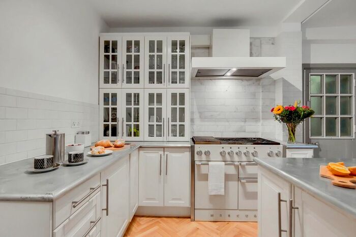 4 Bedroom Flat To Rent In Latymer Court, Hammersmith Road, London, Hammersmith And Fulham, W6