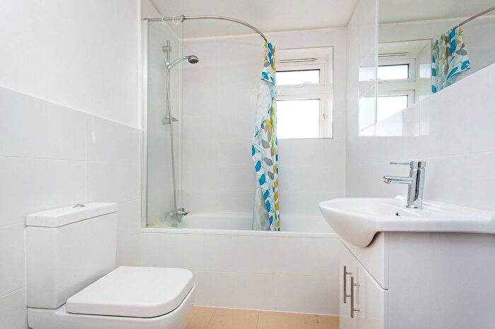 2 Bedroom Flat For Sale In Langdon Court, City Road, London, EC1V