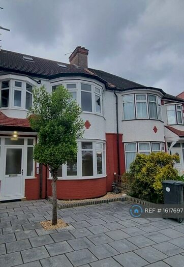 1 Bedroom Flat To Rent In Hedge Lane, London, N13