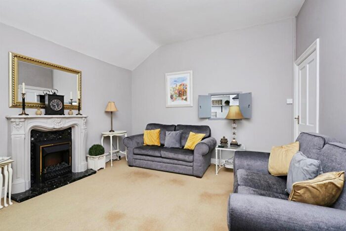 1 Bedroom Apartment For Sale In Wilmington Square, Eastbourne, BN21