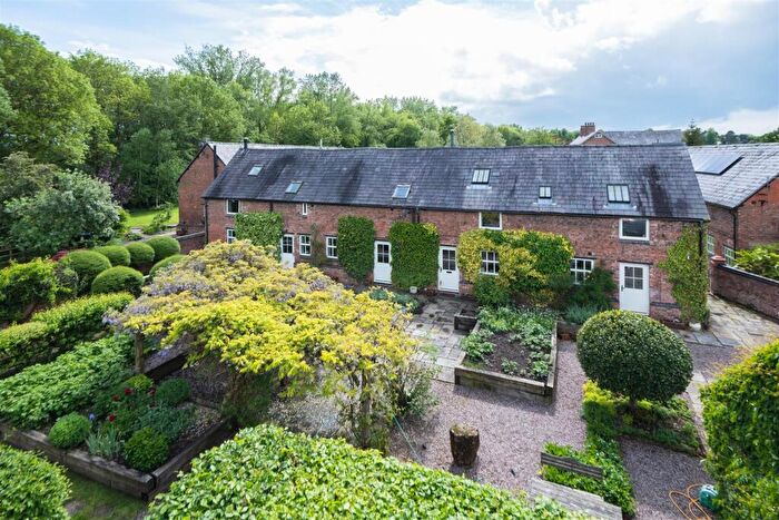 4 Bedroom Barn Conversion For Sale In Calveley Green Lane, Calveley, CW6