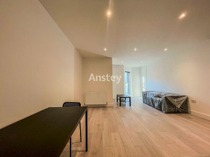 3 Bedroom Flat To Rent In Portswood Road, Southampton, SO17