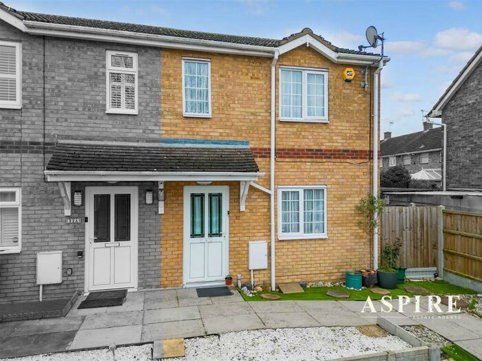 3 Bedroom Semi-Detached House To Rent In Elsenham Crescent, Basildon, SS14