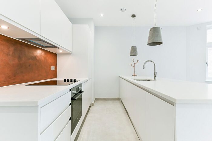 2 Bedroom Flat To Rent In Woodborough Road, London, SW15