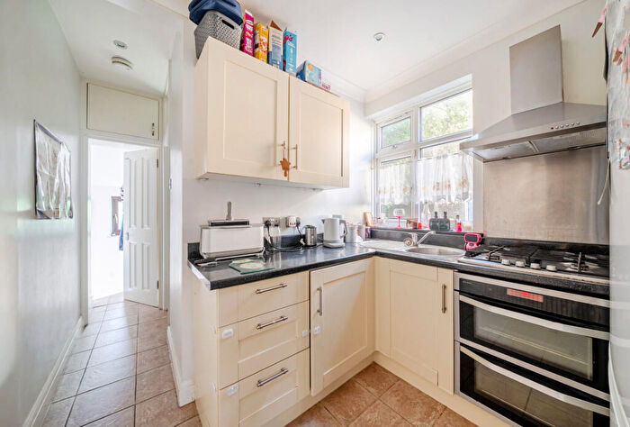 2 Bedroom Maisonette For Sale In Townsend Lane, London, NW9
