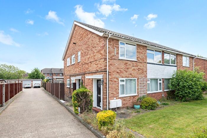 2 Bedroom Maisonette For Sale In Larkspur Way, West Ewell, KT19