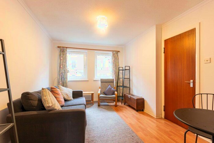 1 Bedroom Flat To Rent In L &#; Bryson Road, Edinburgh, EH11