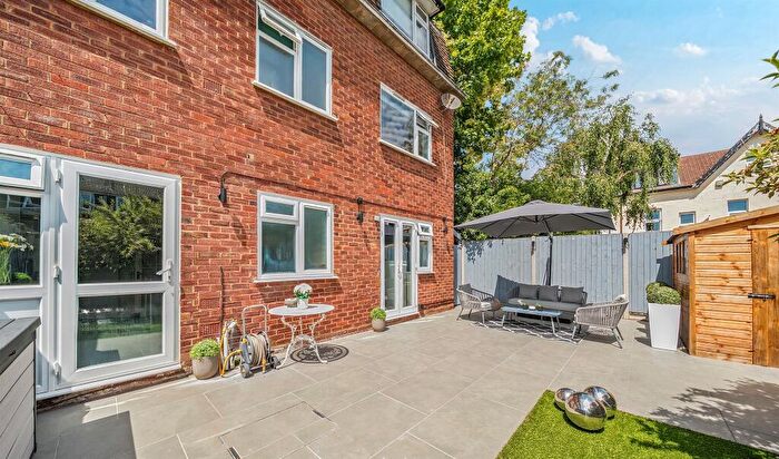 2 Bedroom Flat For Sale In Chase Court Gardens, Enfield, EN2