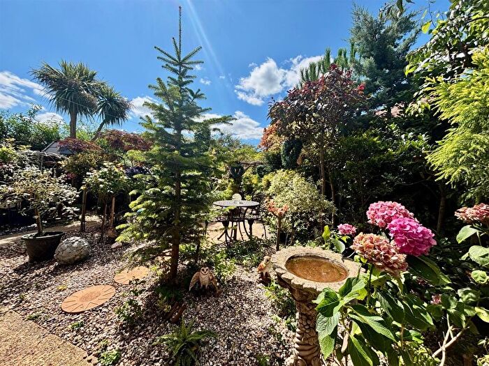 3 Bedroom Semi-Detached House For Sale In Four Acres, East Malling, West Malling, ME19