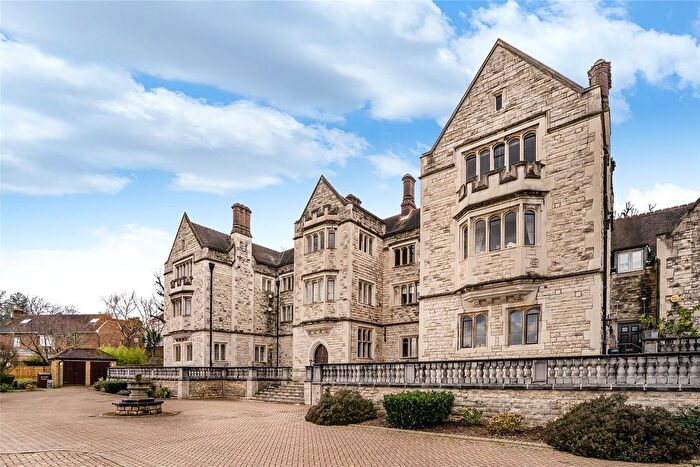 2 Bedroom Flat To Rent In Queensmere House, Royal Close, London, SW19