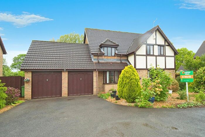 4 Bedroom Detached House For Sale In Candwr Park, Ponthir, Newport, NP18