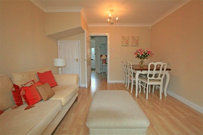 3 Bedroom Town House To Rent In Dairy Close, Bromley, BR1