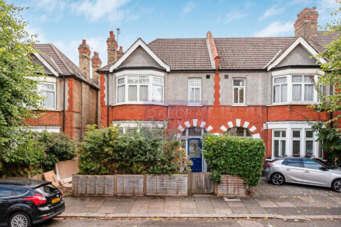 3 Bedroom Maisonette For Sale In Stonard Road, Palmers Green, N13