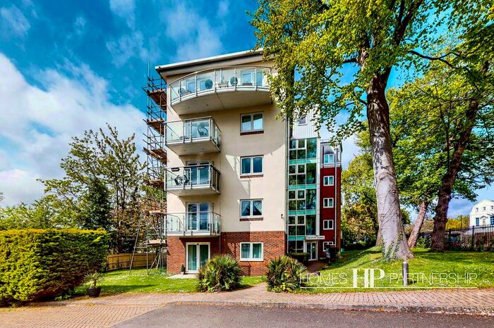 1 Bedroom Flat To Rent In Turners Hill Road, Pound Hill, RH10