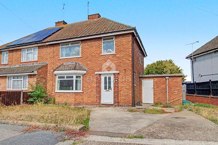 3 Bedroom Terraced House To Rent In Queen Mary Avenue Colchester, CO2