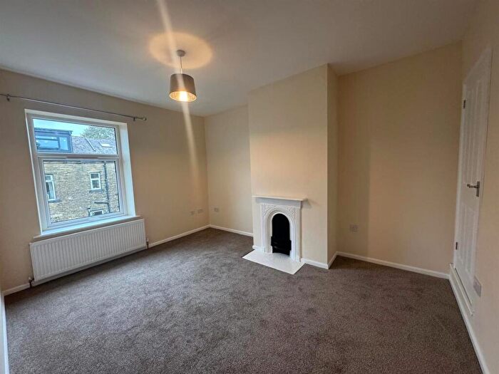 House To Rent In Holly Street, Bradford, BD6