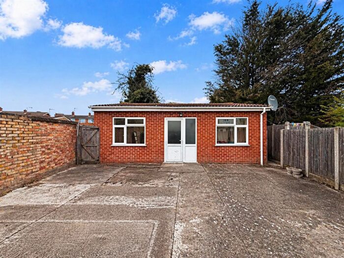 2 Bedroom Detached Bungalow For Sale In Ash Grove, Heston, TW5