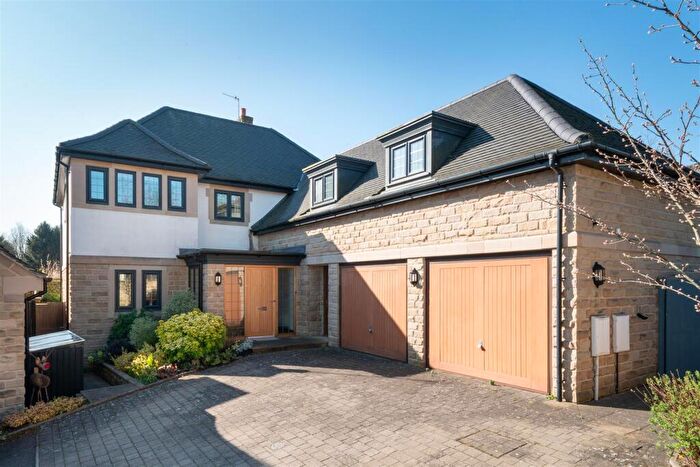 5 Bedroom Detached House For Sale In Lutyens Court, Brookside, Chesterfield, S40