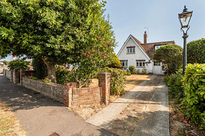 3 Bedroom House For Sale In Oakfield Avenue, Chichester, PO20