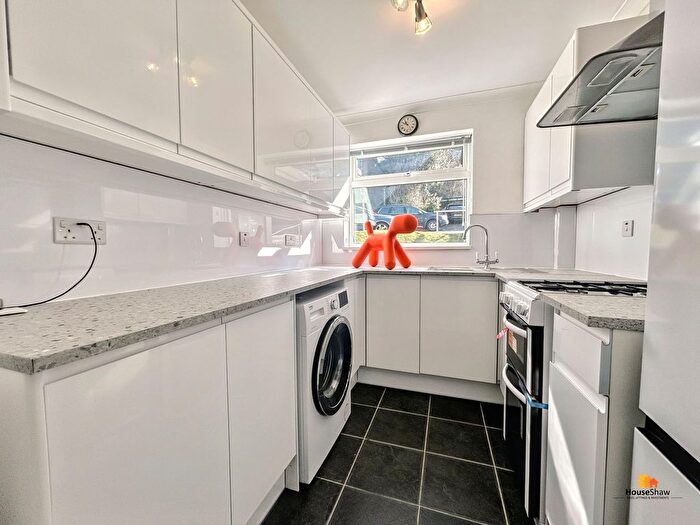 2 Bedroom Flat To Rent In Carrington Road, High Wycombe, HP12