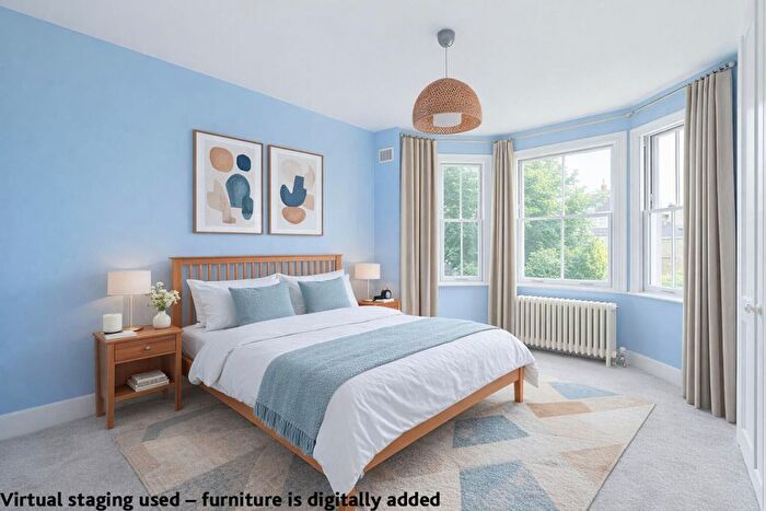 2 Bedroom Flat For Sale In Romola Road, Brockwell Park, London, SE24